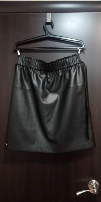 Юбка из искусственной кожи.