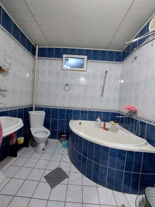 Продаю 2× квартира на 2 этаже 2 этажного дома. Ул Джаркурганский