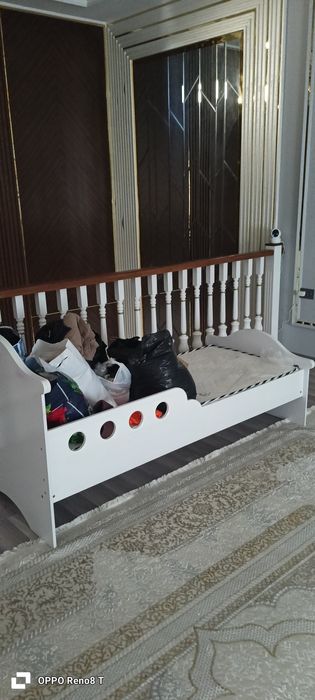 продоеться детский кровать и шкаф
