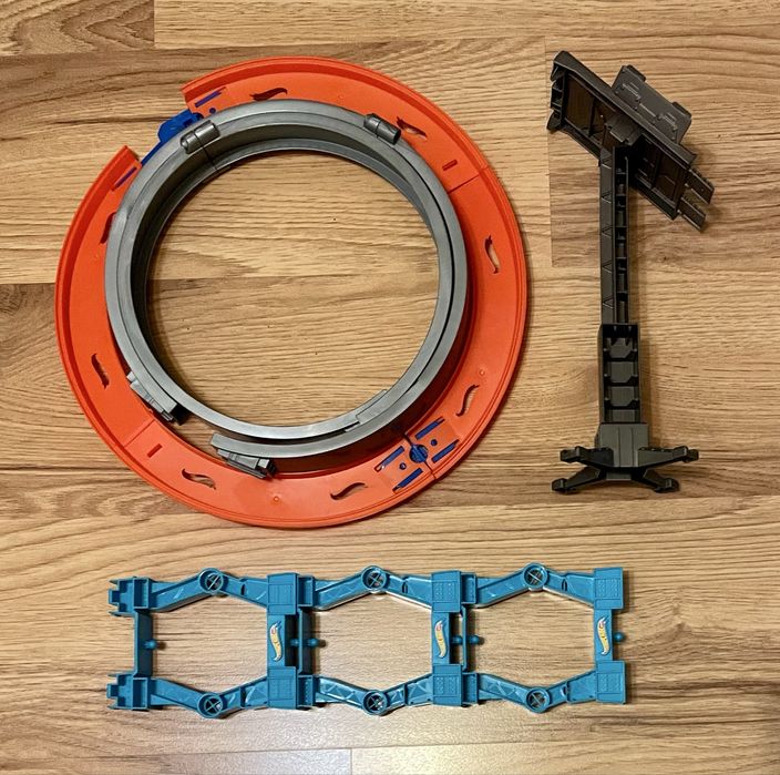 Огромен комплект Hot Wheels – 4 различни сета + допълнителни части!