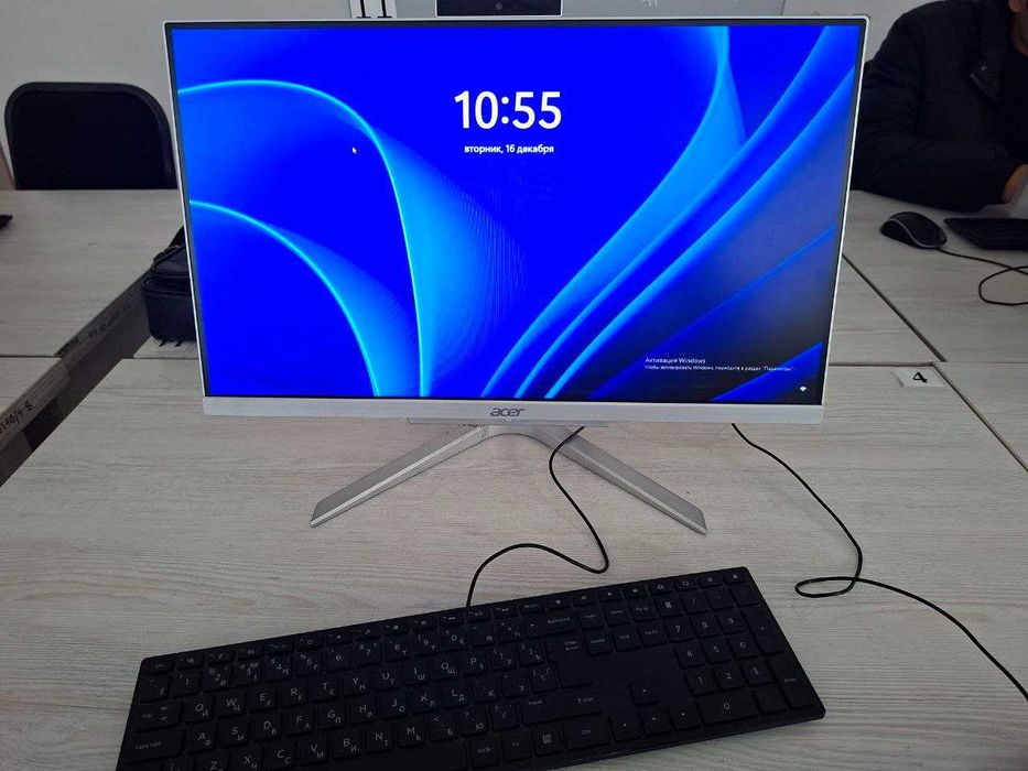 Kompyuter Acer sotiladi