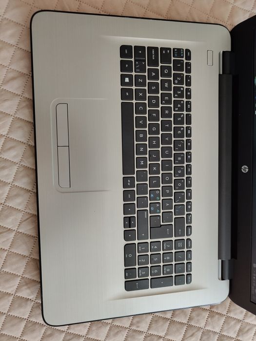 Laptop HP 17,3 inch/ AMD A6-7310 / 4 GB RAM / ssd 128 GB /