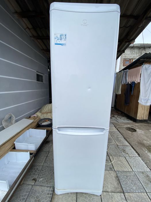 Холодильник Indesit