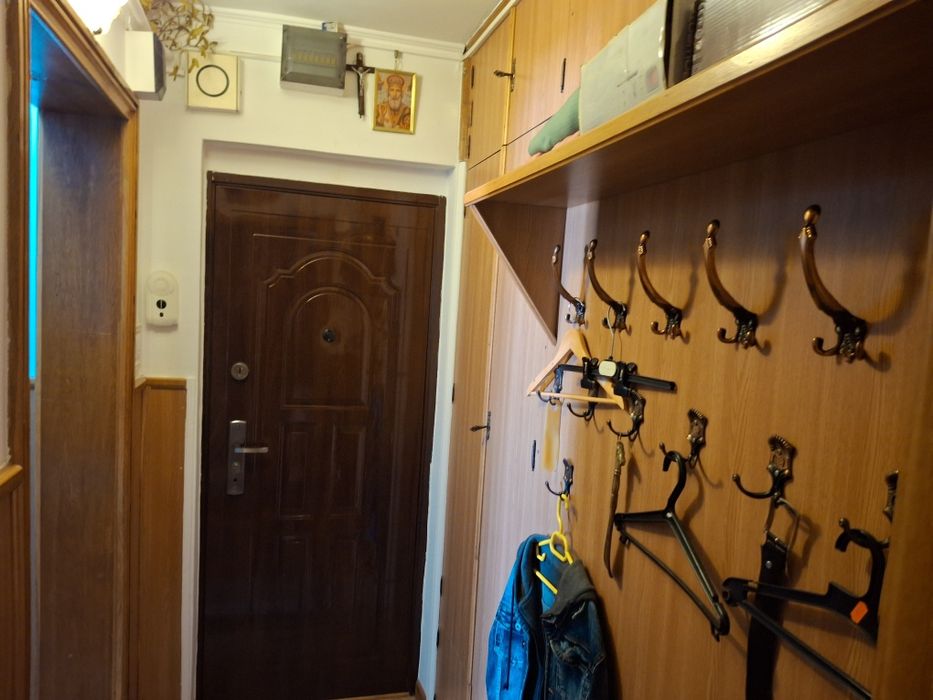 Vind sau schimb  apartament 2 camere  decomandat  cu centrala  propie