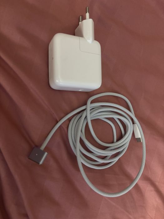 Macbook  Air Cip M4 2025 de 13 inchi