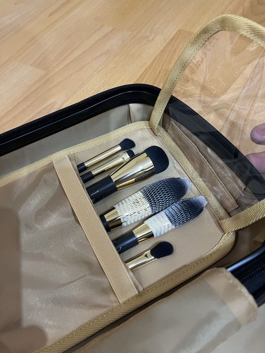 Ново куфарче за козметика Deliplus с подарък