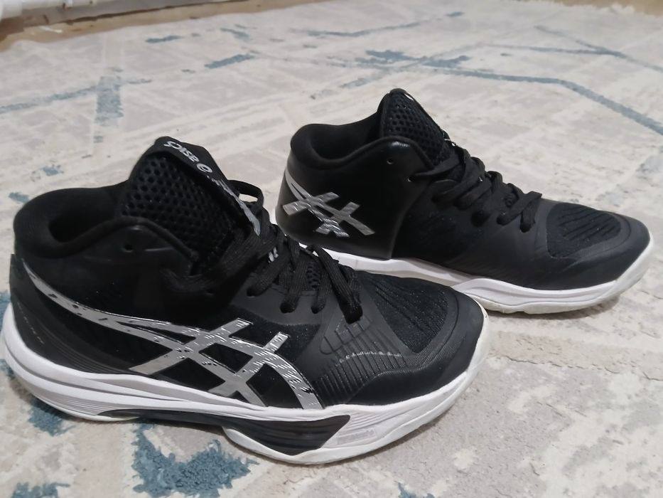 Продаю асиксы метарайс