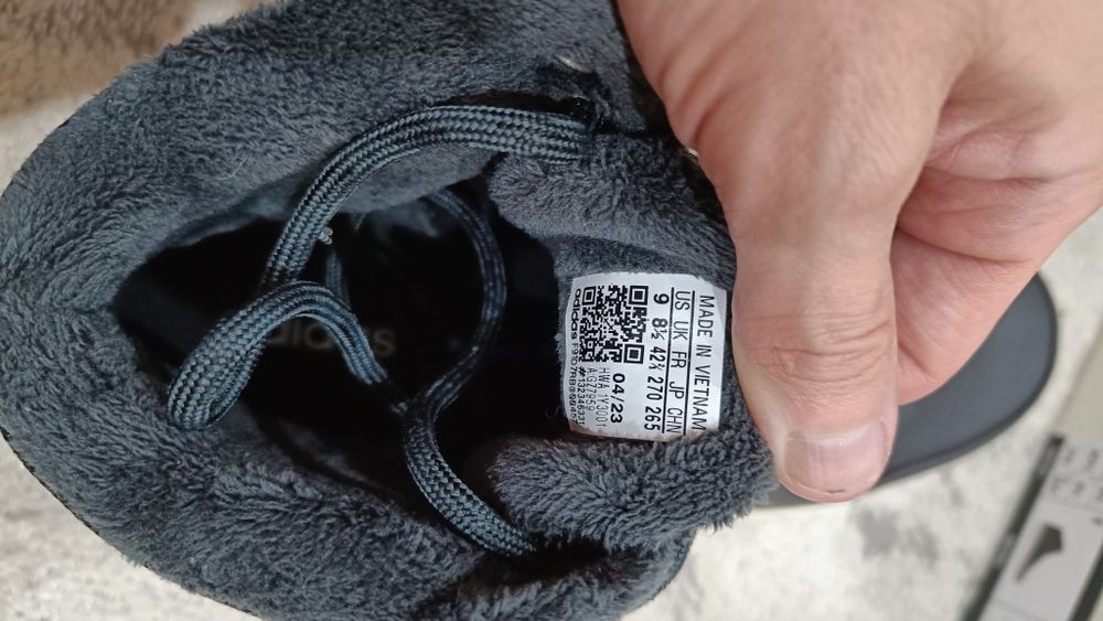 Кроссовки adidas зима