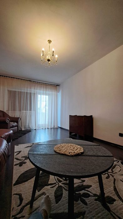 Inchireire apartament 3 camere decomandate in zona Eminescu pentru elevi