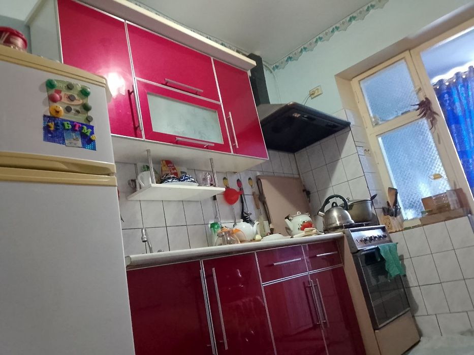 Uy sotiladi 3 xonali kvartira