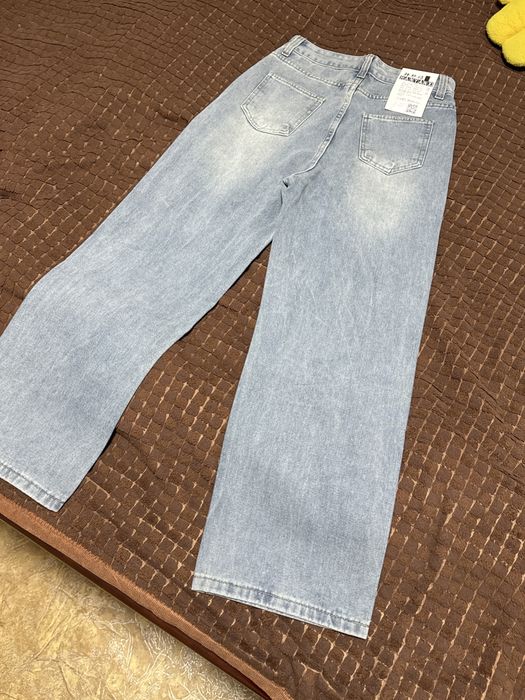 Джинсы со стразами новые