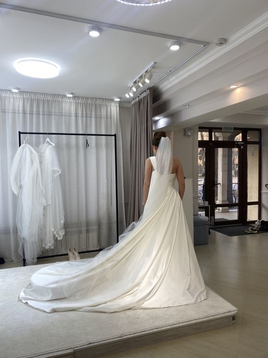 Новое свадебное платье, сьемный шлейф , фота