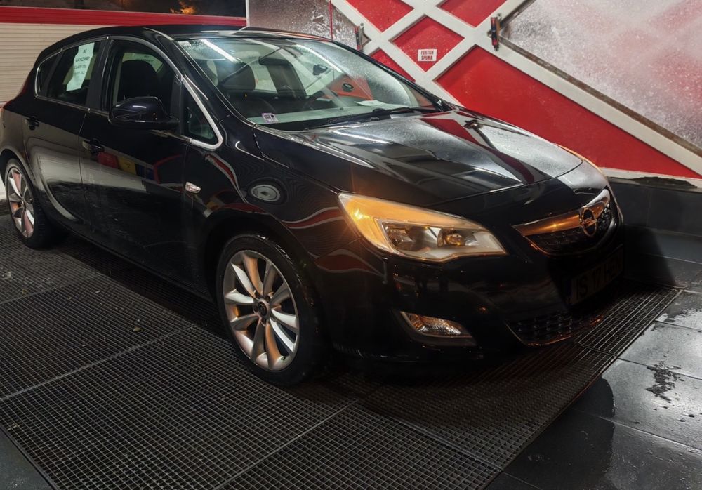 Opel Astra J 2.0  CDTI -full options- pachet sport- Negru