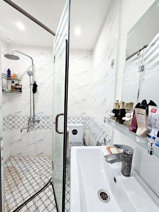 Продаю свою квартиру  в кирпичном доме на Чиланзаре - 2, Ор-р: Аллея