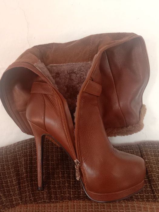 Продам димисизонные сапоги