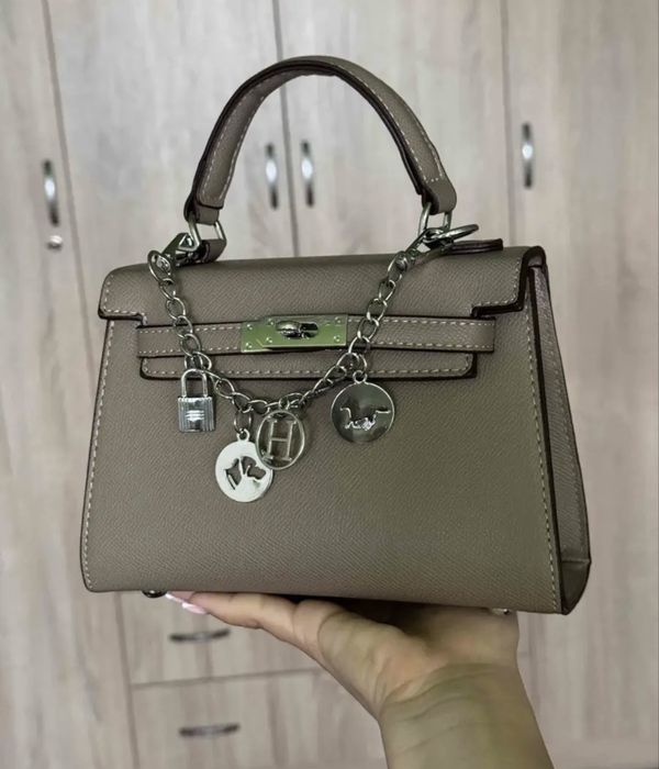 Сумка-трапеция в отличном состоянии