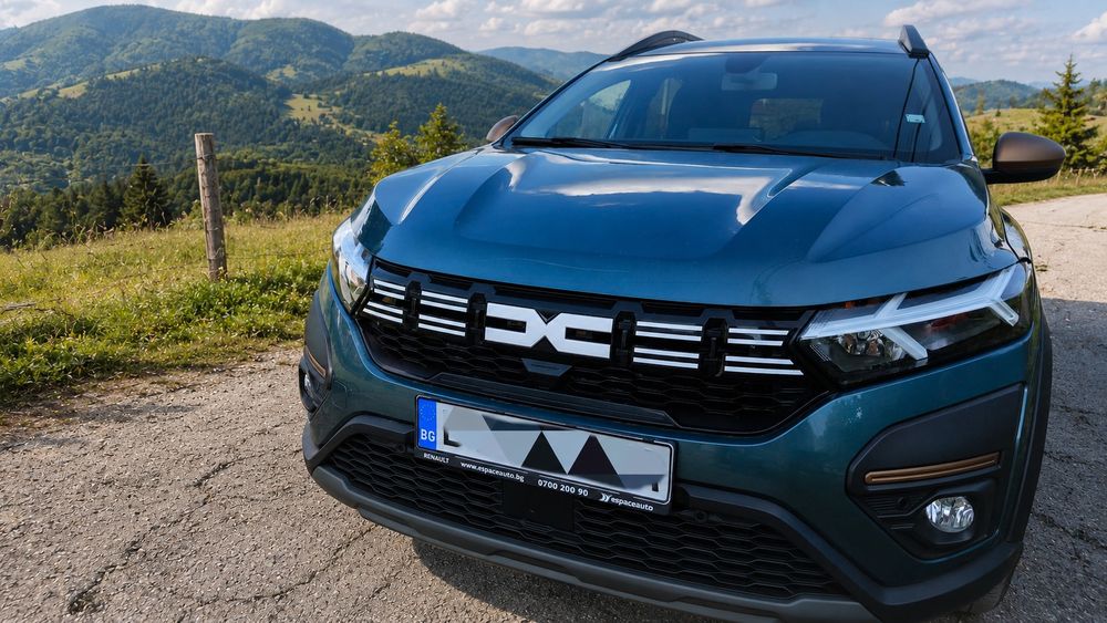 Dacia Jogger Extreme Hybrid 140 • 7 места • 2023 • 40 000 км