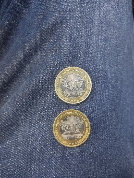 Продам монеты 100 тенге 2 шт