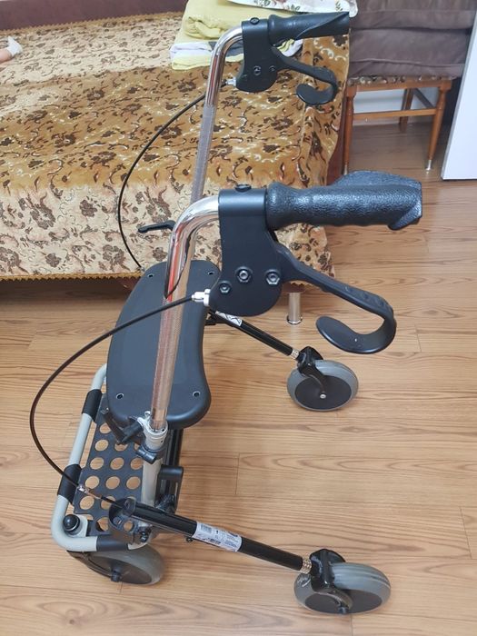 Vand cadru mers persoane cu handicap