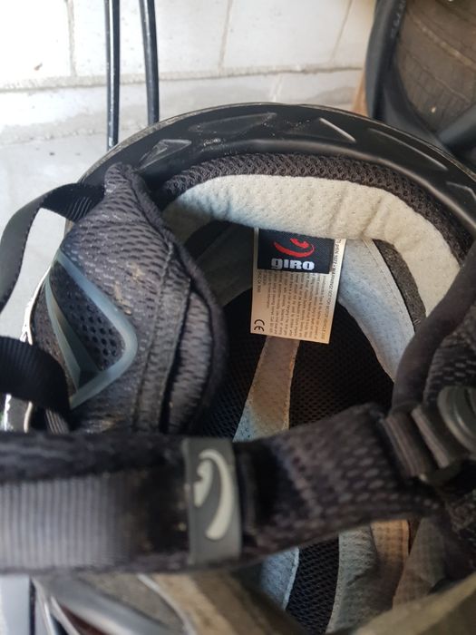 Skiuri ..Bețe..Clăpari mărimea 37..39...Casca și Ochelari ...1500 roni