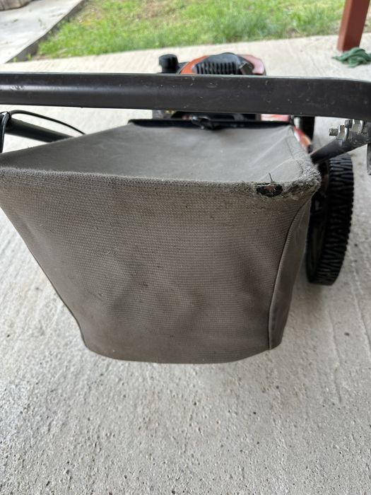 Masina de tuns gazonul pe benzina Husqvarna LC 153, 3 CP, 150 CC, 53 cm latime lucru, 56.6 l sac colector