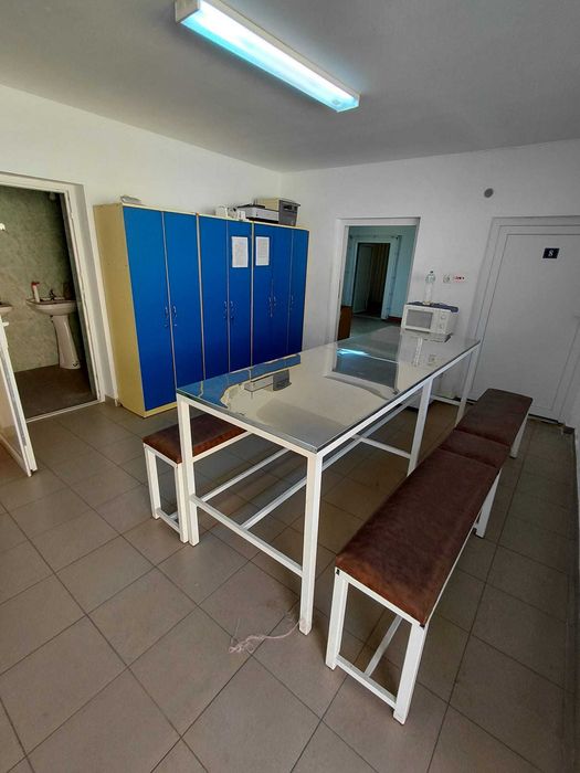 Vand spatiu compus din hala si birouri