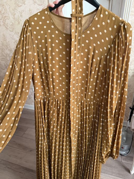 Стильное платье макси в горох