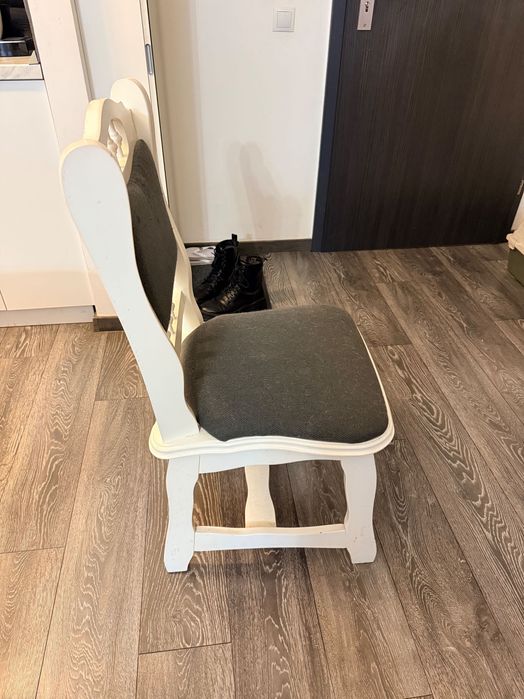 Masă de bucătărie cu scaune