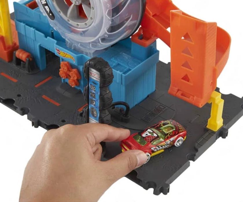 Hot Wheels City - Комплект ултра модерен градски център за гуми