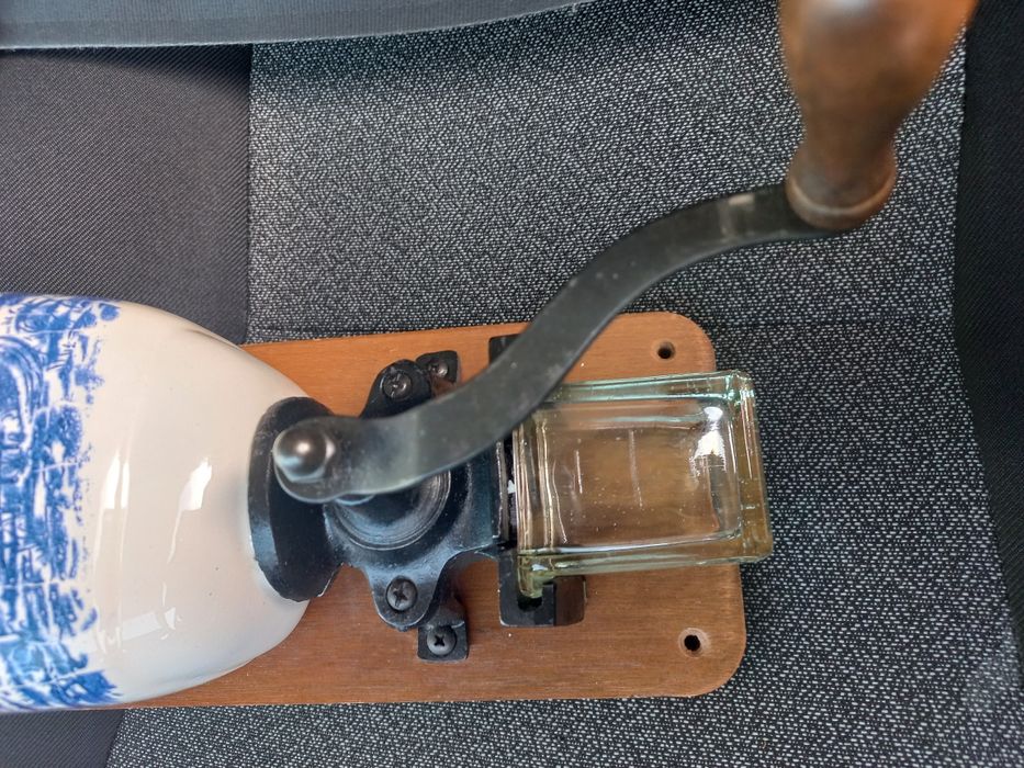 Мелница за стена за кафе