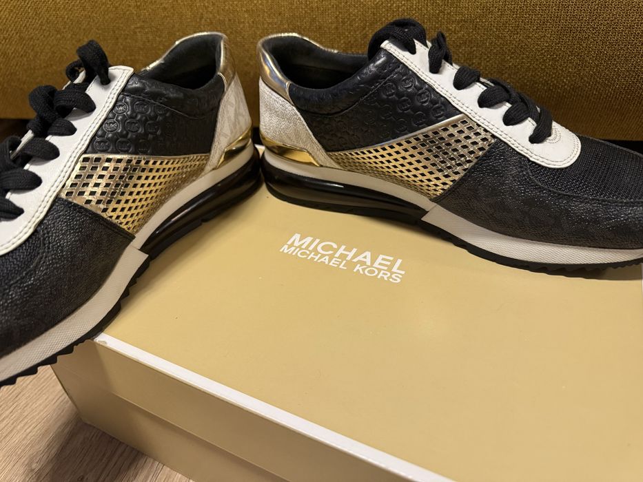 Сникърси MICHAEL KORS размер 37 оригинални черни със златно