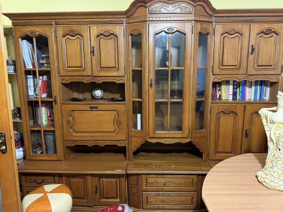 Biblioteca de vanzare