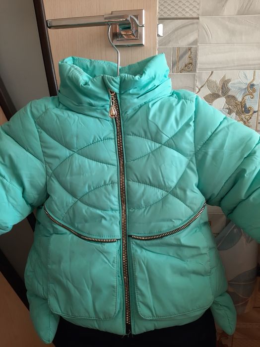 Продам зимнюю курточку на девочку