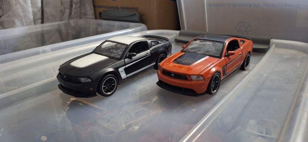 Метални колички 1:24