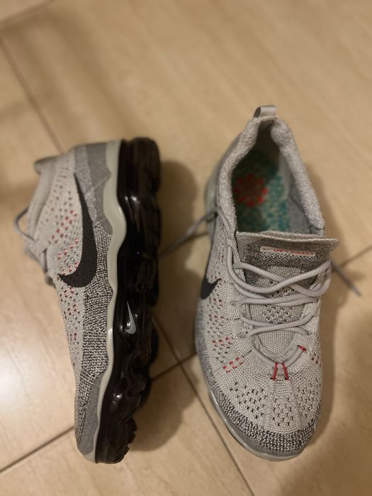 *Nike Vapor Max *