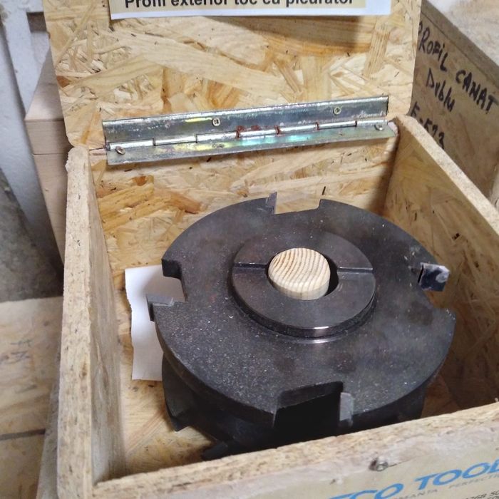 Freze tamplarie lemn cu geam termopan profil 68 mm