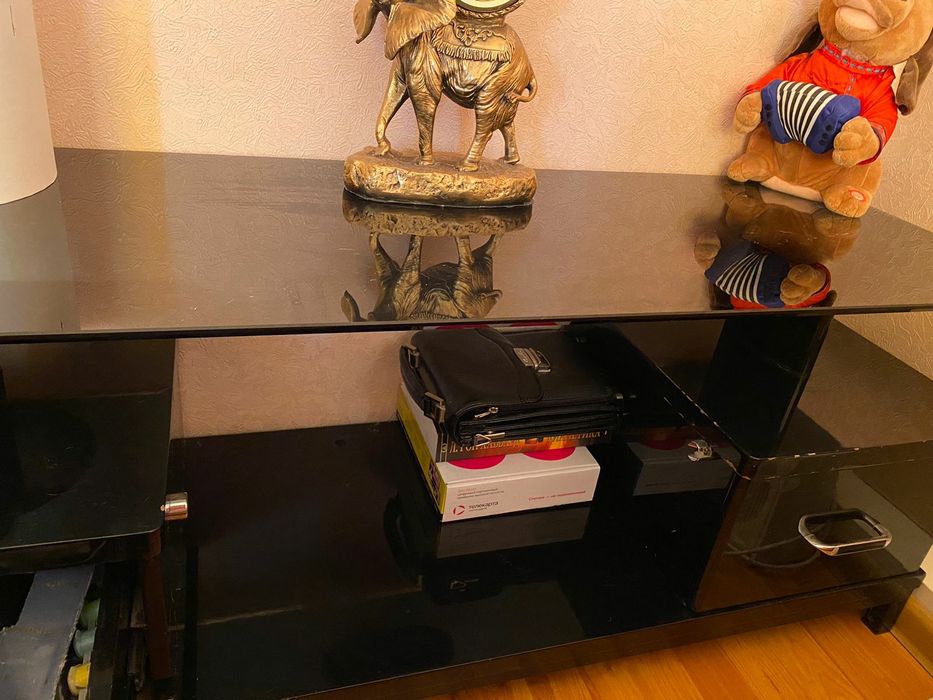 Продам тумбу под телевизор