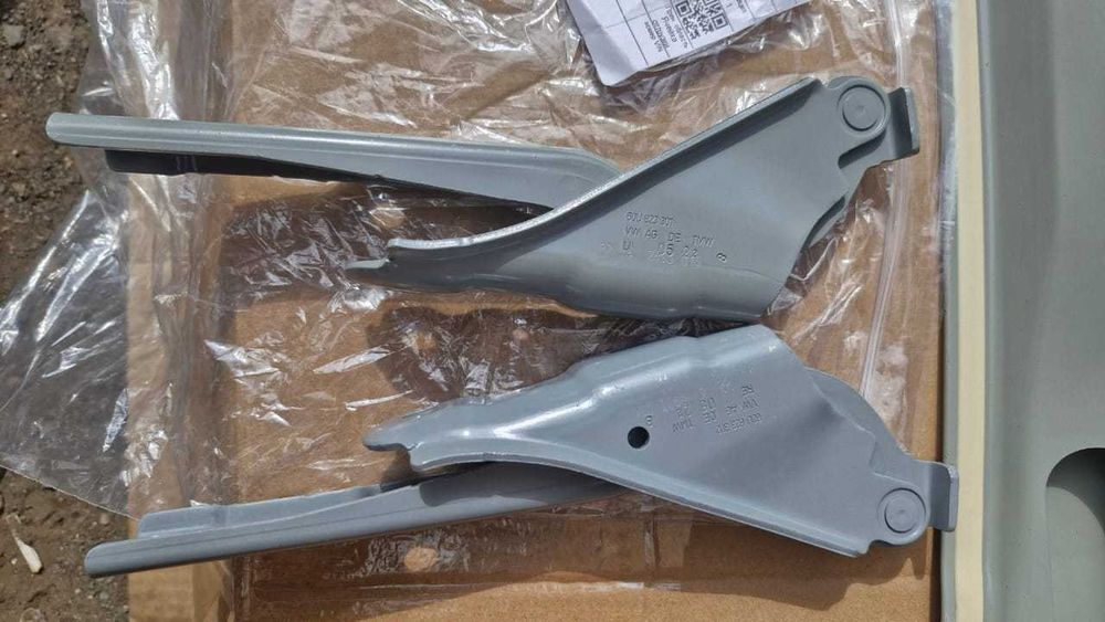 Петля капота оригинал Skoda Rapid 2020-25