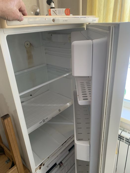 продам холодильник двухкамерный срочно!