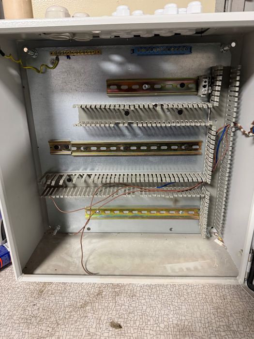 Ел. табла метални