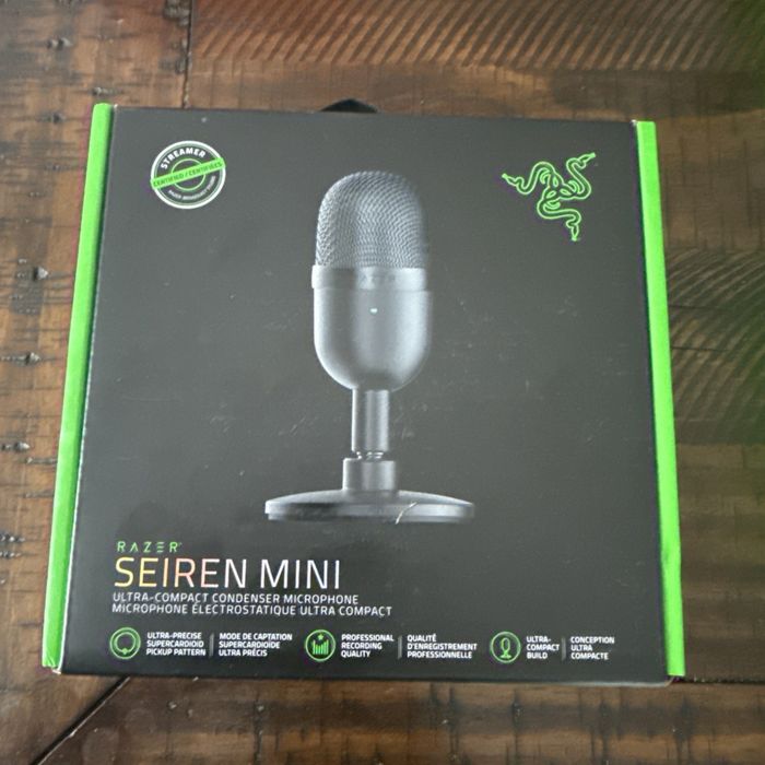 Микрофон Razer Seiren Mini черный