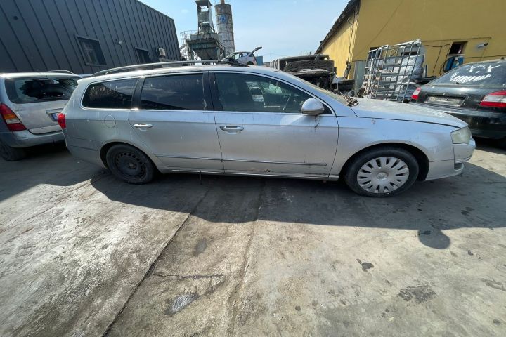 Oglinda dreapta Volkswagen VW Passat 2006 1.9 TDI MT (105 hp)