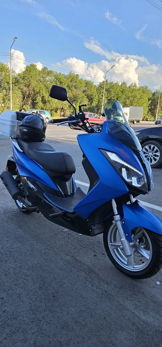Скутер Honda Q48-200cc.