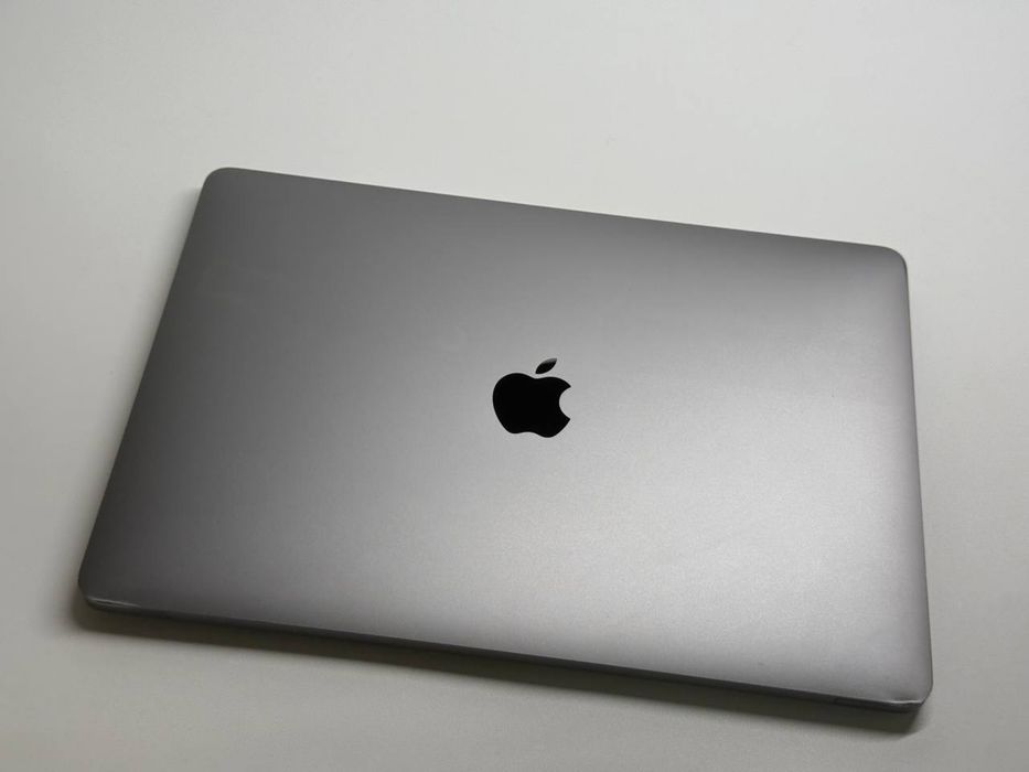 Macbook Pro 2018 1oy kafolati bilan