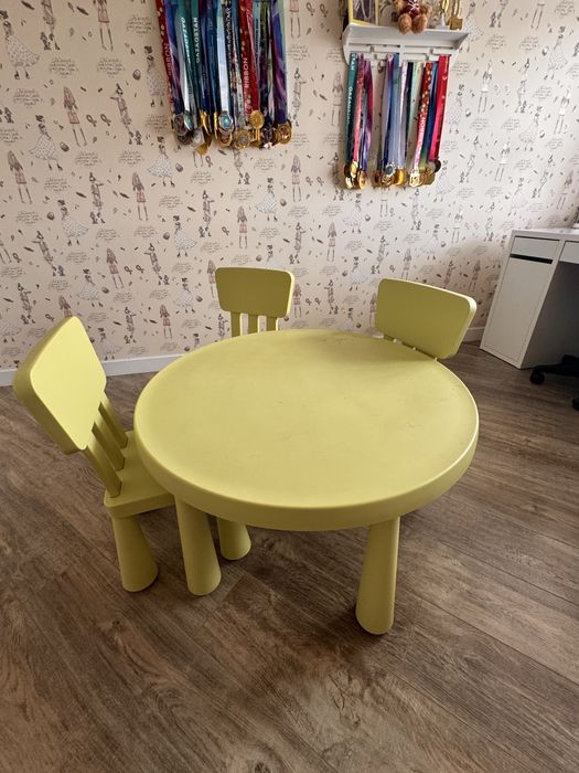 Продам стол и стулья