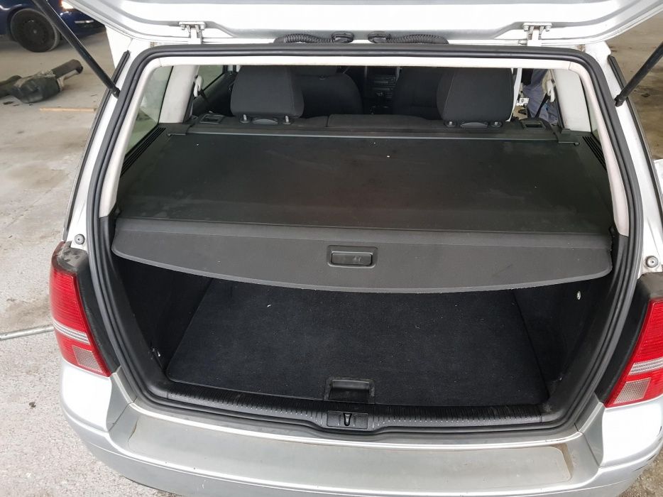 Dezmembrez vand piese vw  golf 4 AXR 2004 euro 4