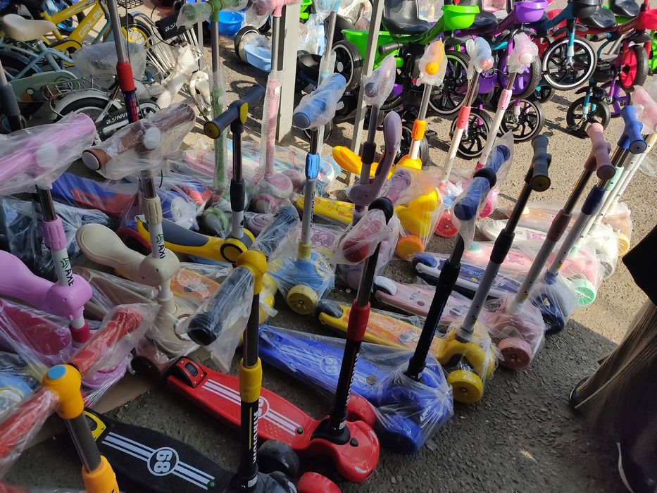 Детская самокат разная цвета с сидушкой и без