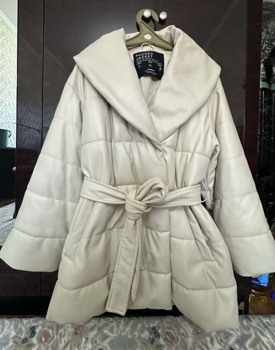 Зимняя куртка «Stradivarius”