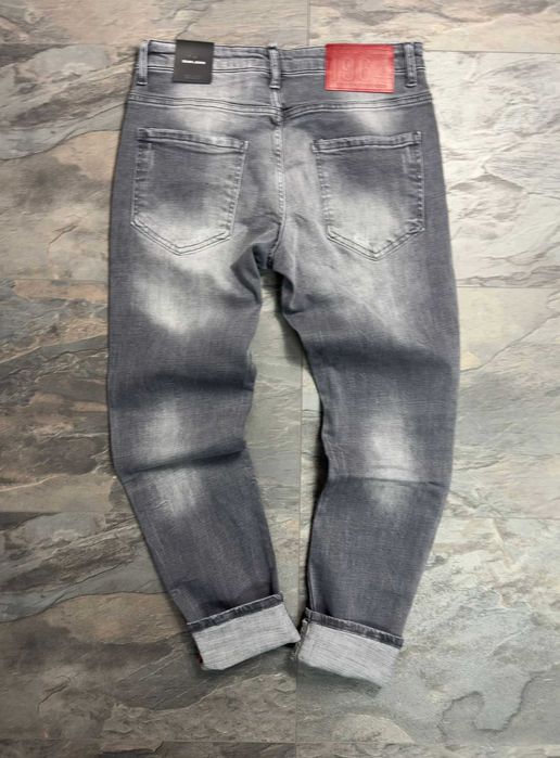 Мъжки дънки DSQUARED2 – стил, комфорт и спортно-елегантна визия