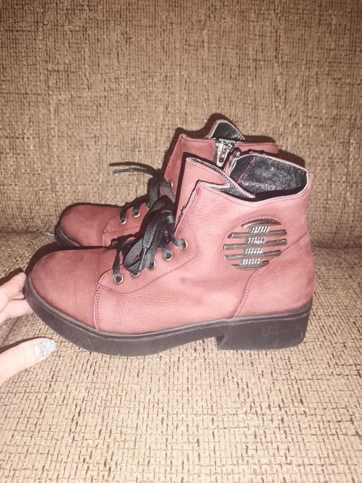 Боти на платформа естествена кожа